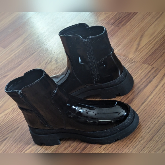 Steve Madden Kids' Trap Boot in Black Patent - Picture 2 of 16